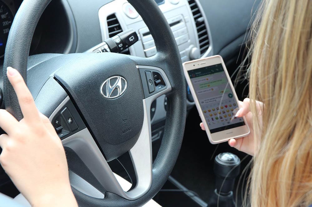 10 Texting and Driving Statistics and Facts in the US – 2022 Update