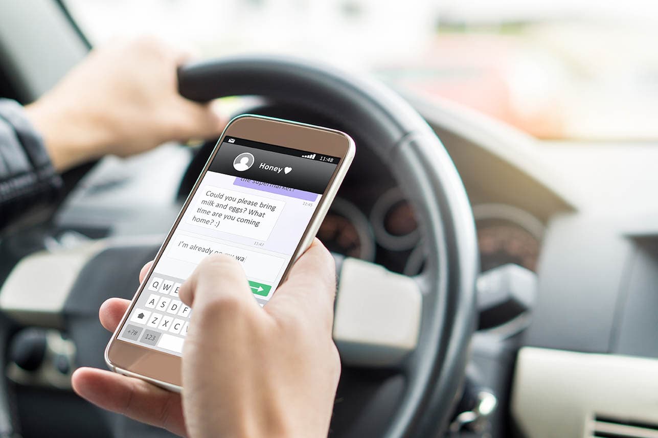 10 Texting and Driving Statistics and Facts in the US – 2022 Update