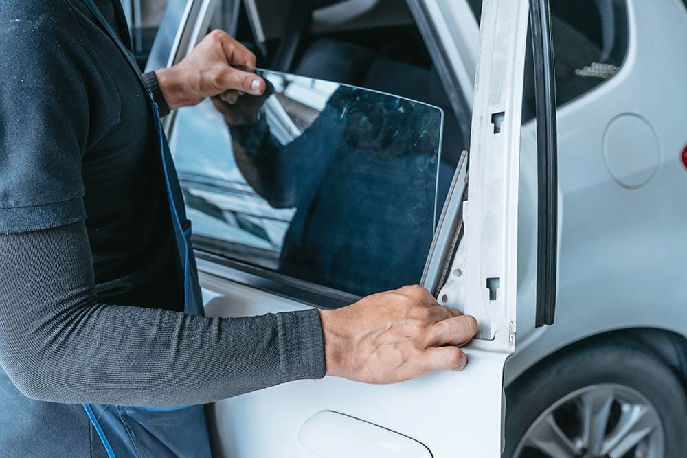 Quarter Glass Replacement – How to Do It in 10 steps