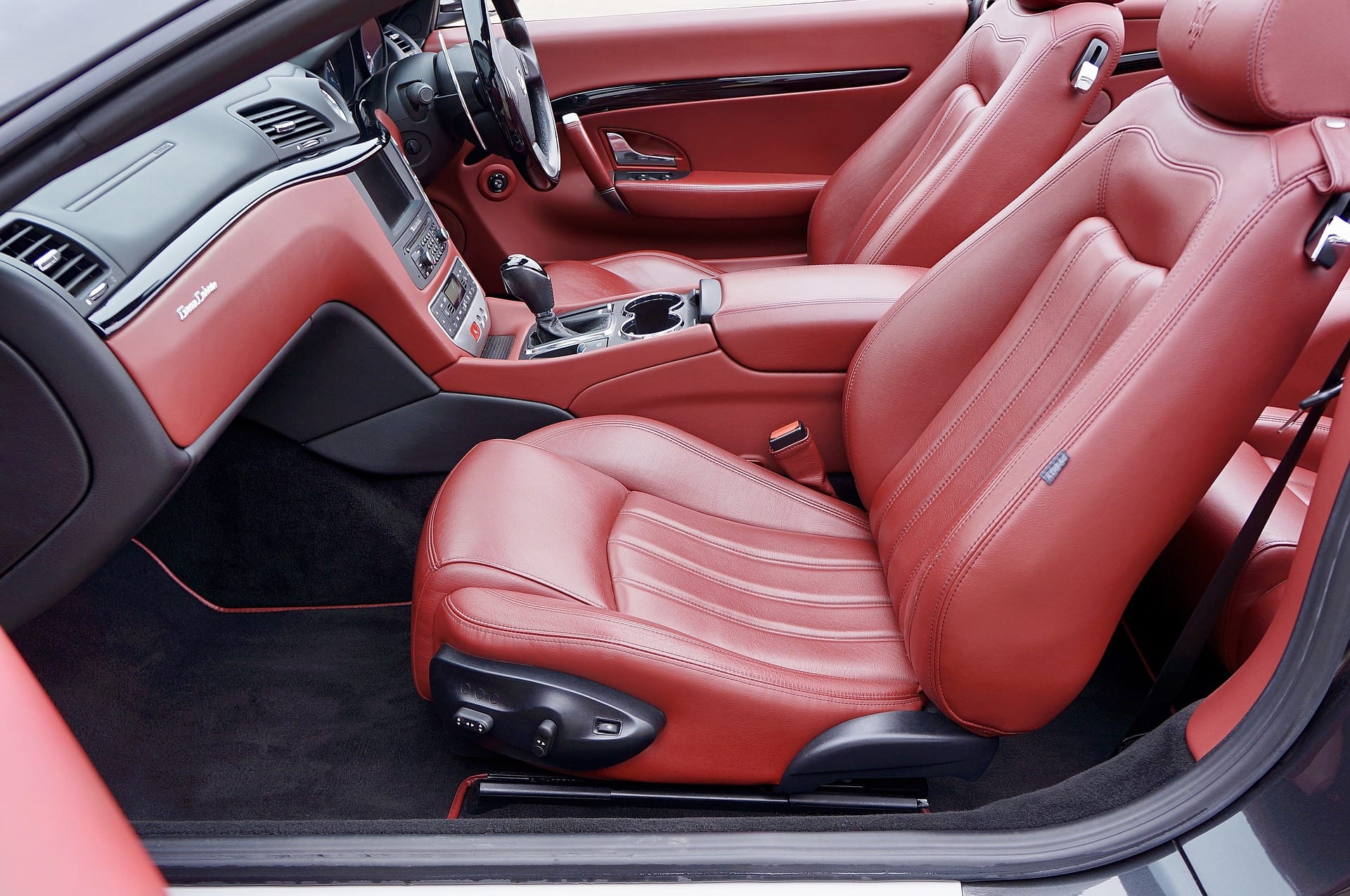 8 Different Types of Car Seat Materials (With Pictures)