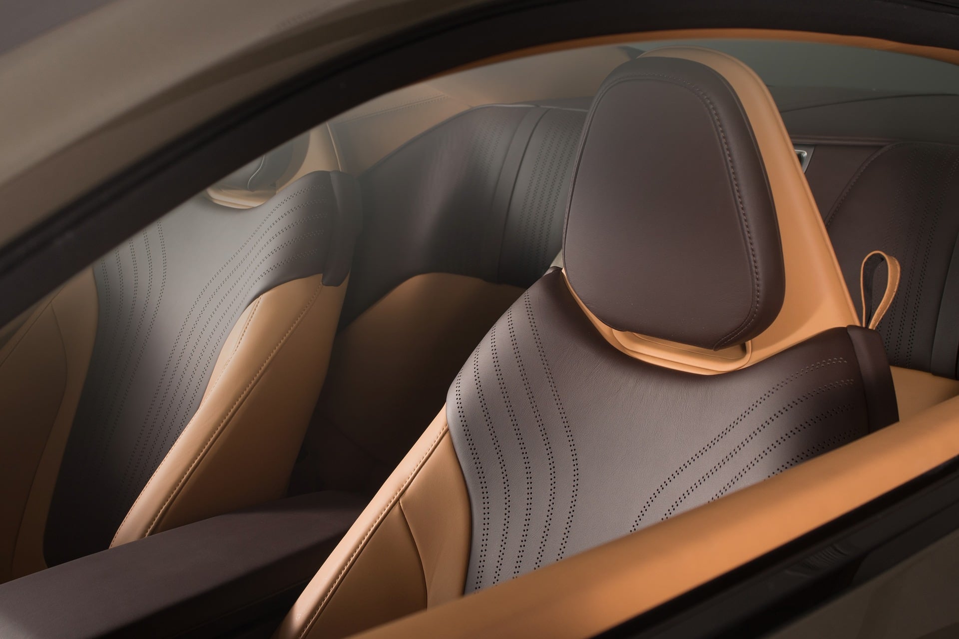 8 Different Types of Car Seat Materials (With Pictures)