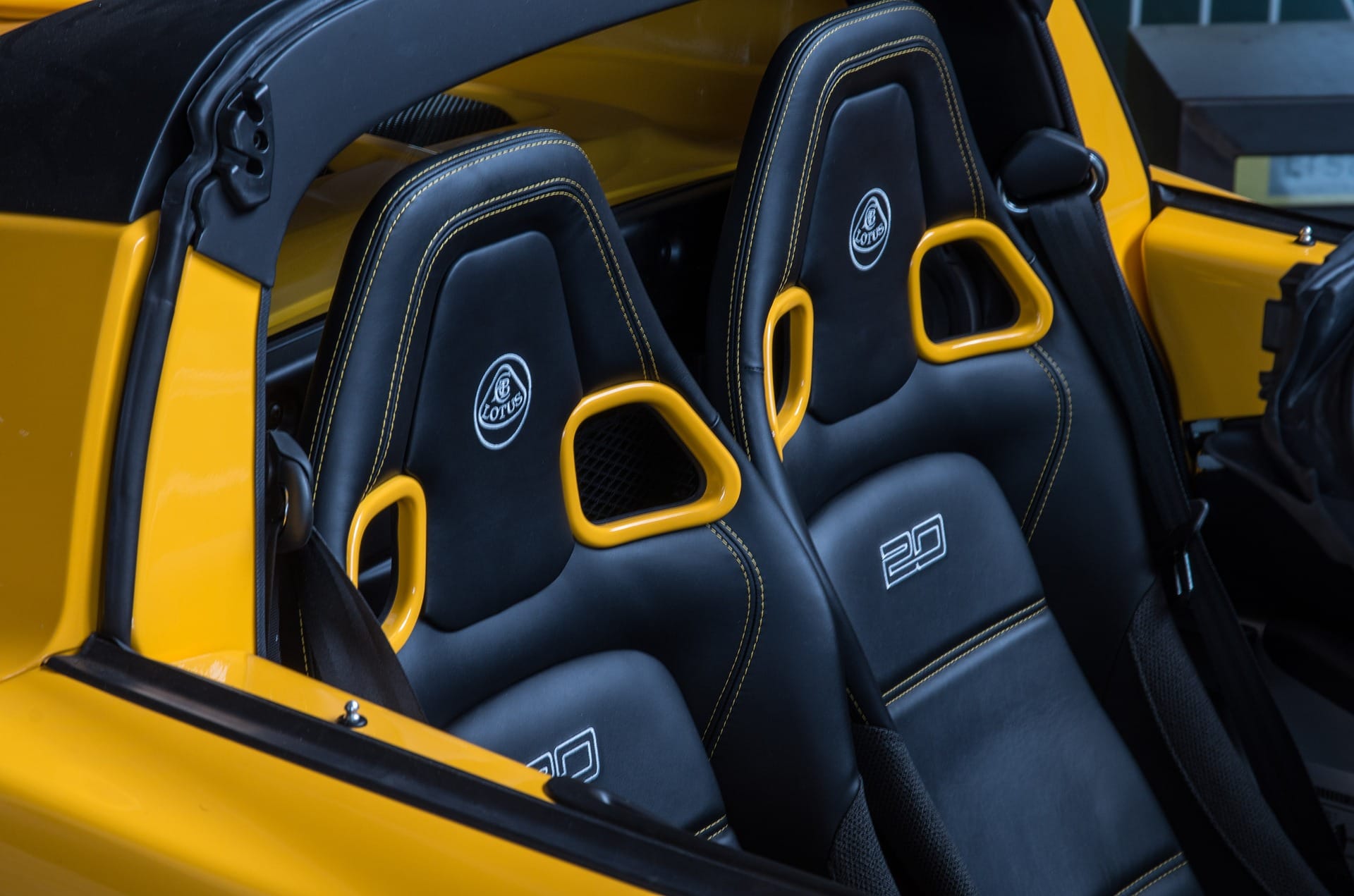 8 Different Types of Car Seat Materials (With Pictures)