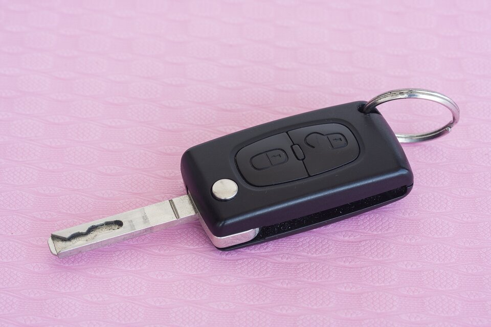 7 Different Types of Car Keys (with Pictures)