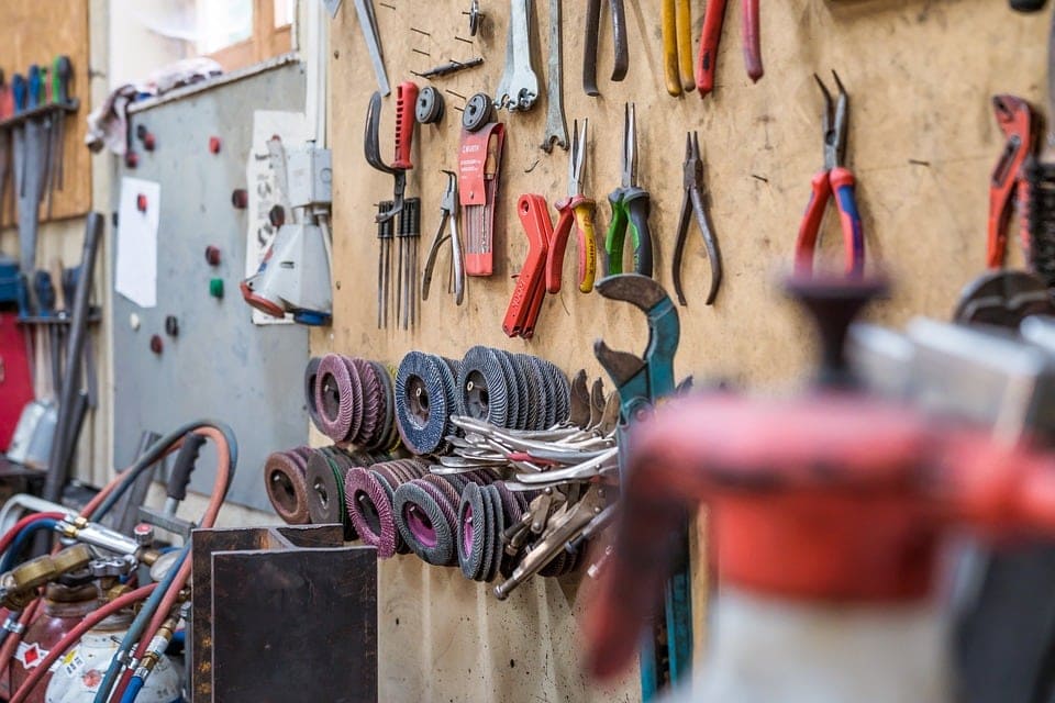 10 Effective Tips for Keeping your Workshop Organized (with Pictures)