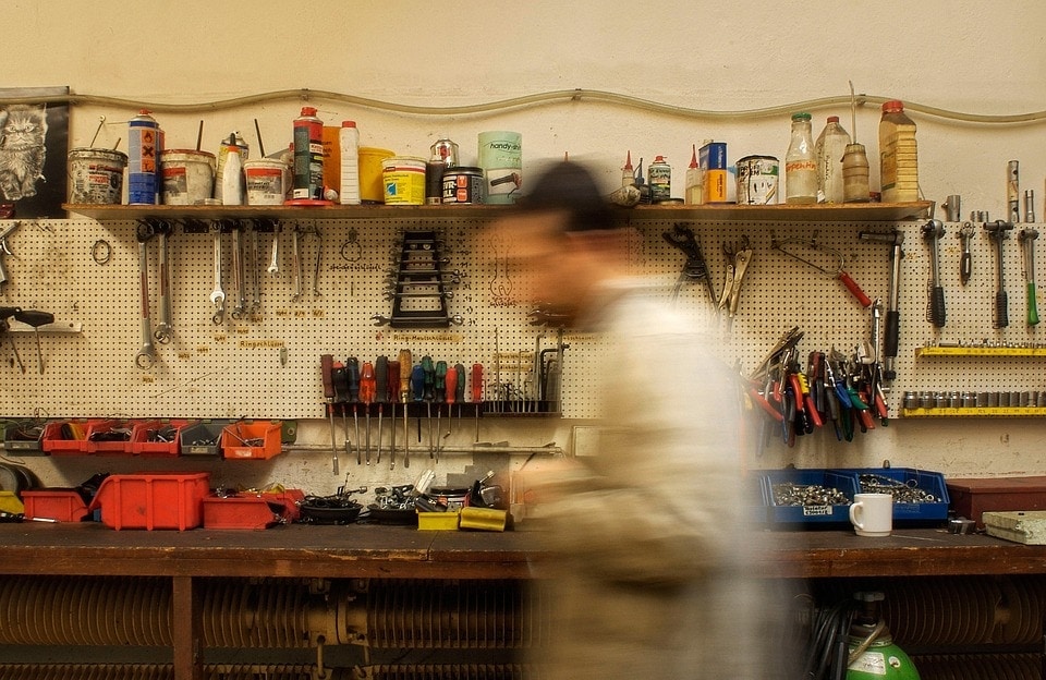 10 Effective Tips for Keeping your Workshop Organized (with Pictures)