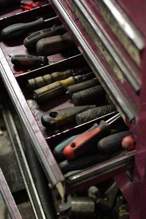 10 Effective Tips for Keeping your Workshop Organized (with Pictures)