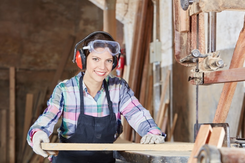 10 Women in Construction Statistics (2022 Update)