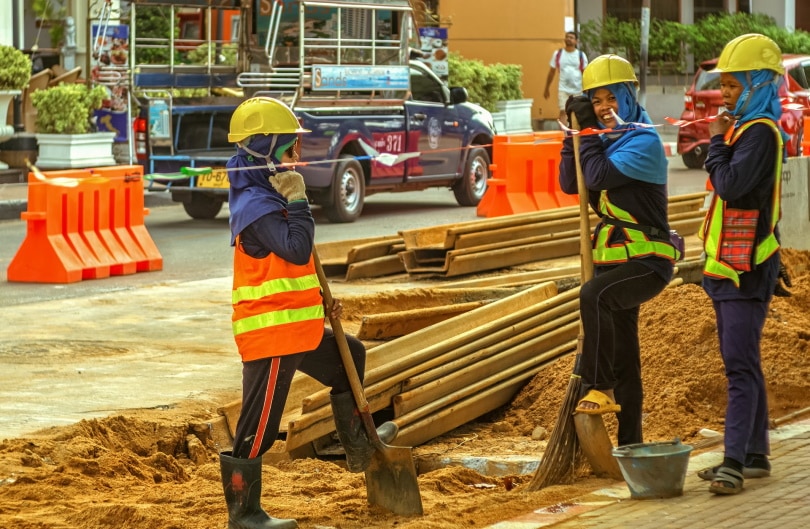 10 Women in Construction Statistics (2022 Update)