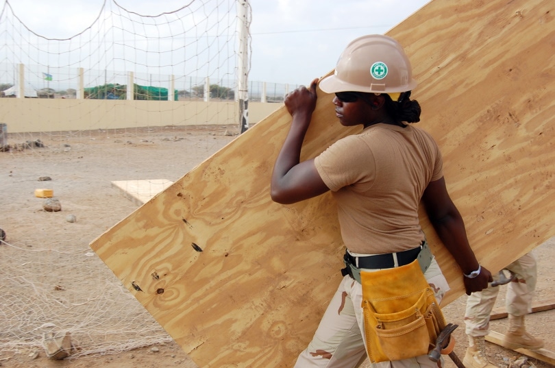 10 Women in Construction Statistics (2022 Update)