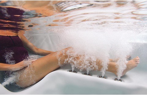 8 Best Hot Tubs in 2022 – Reviews & Top Picks