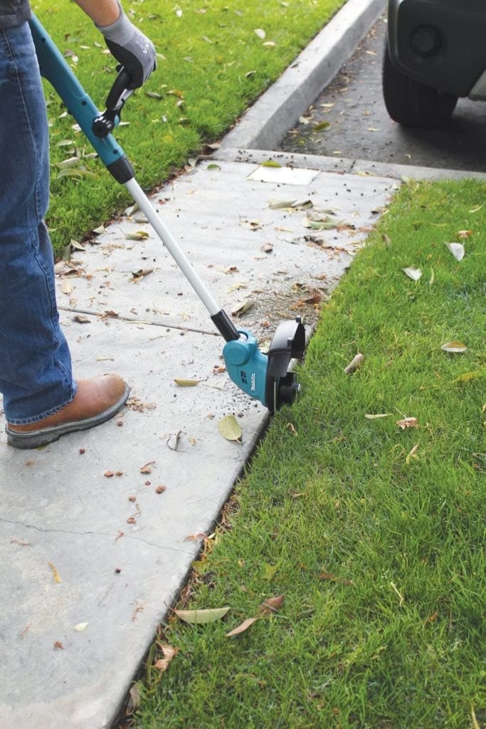 8 Best Lightweight Weed Eaters of 2022 – Reviews & Buying Guide