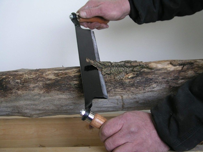 Spokeshave vs Drawknife: What’s the Difference?
