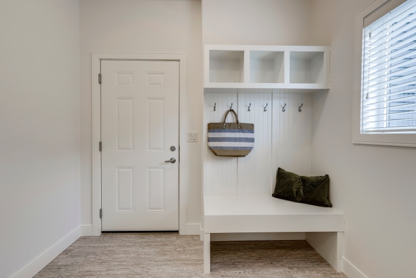 8 Mudroom Bench Plans You Can Build Today (With Pictures)