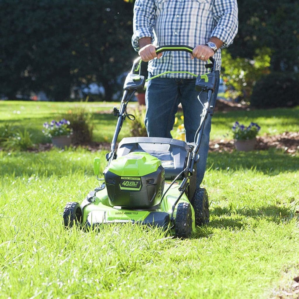 10 Best Self-Propelled Lawn Mowers of 2022 – Reviews & Top Picks