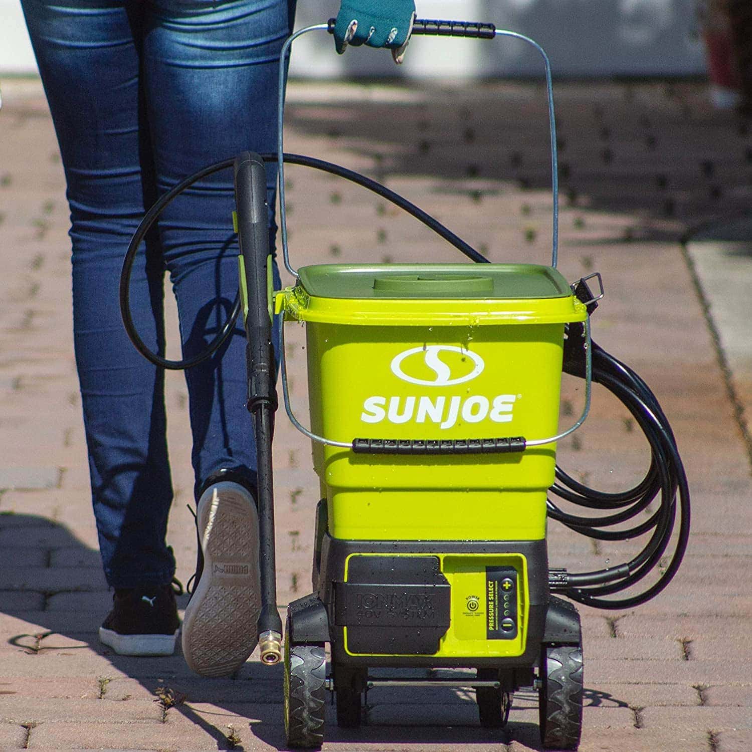 10 Best Battery-Powered Pressure Washers of 2022 – Reviews & Top Picks