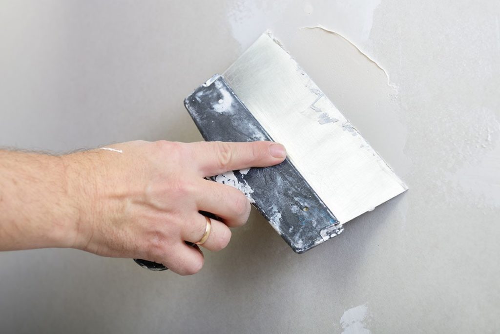 31 Essential Painting Tools For Homeowners (Complete List)