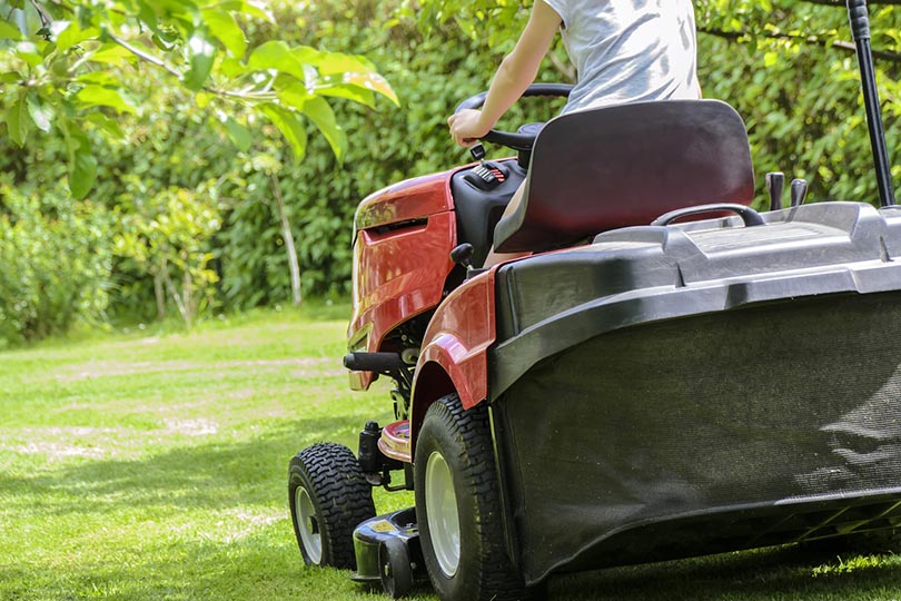 11 Lawnmower Accident Statistics (2022 Update)