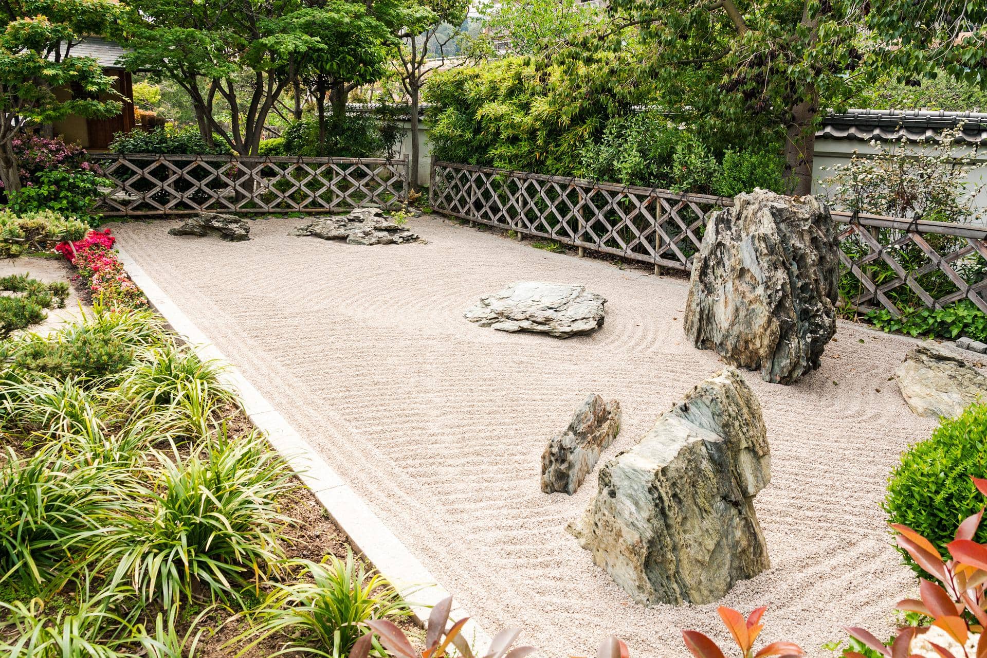 15 Landscape Ideas Where Grass Won’t Grow (With Pictures)
