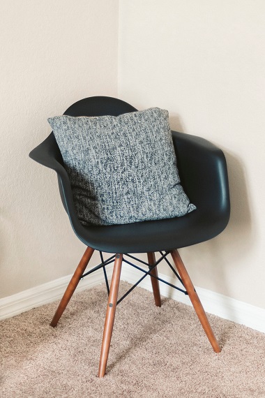 41 Brilliant Uses for Old Pillows in Your Home & Garden