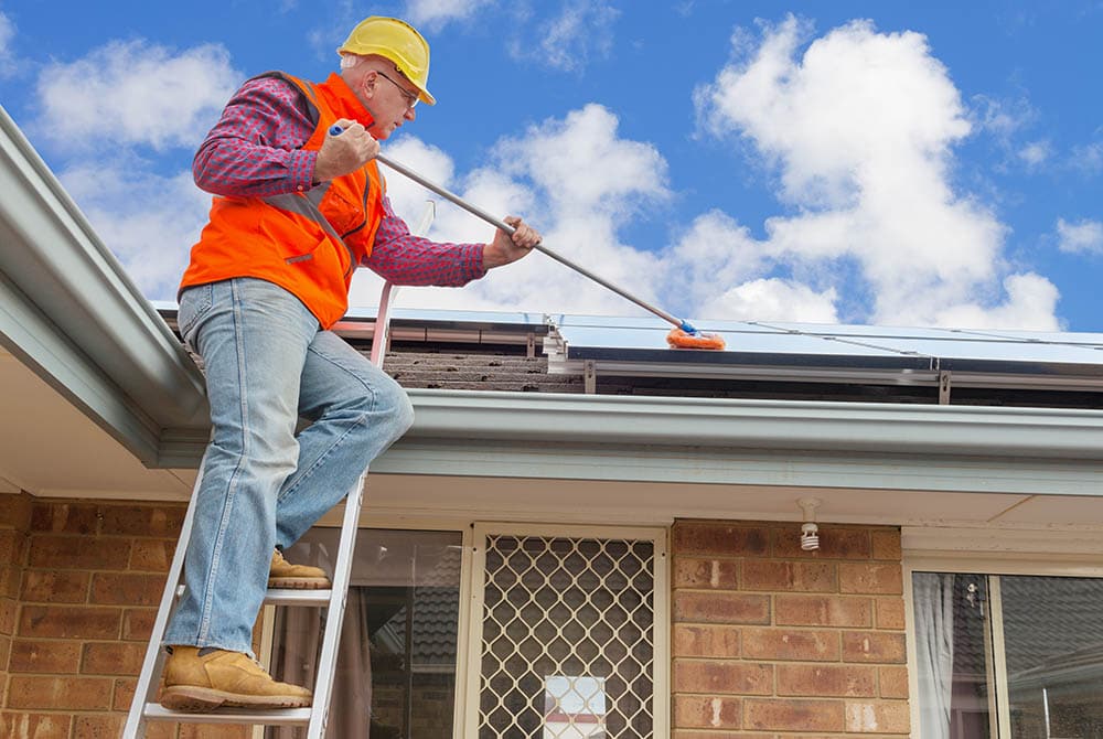 How To Clean Solar Panels In 4 Easy Steps
