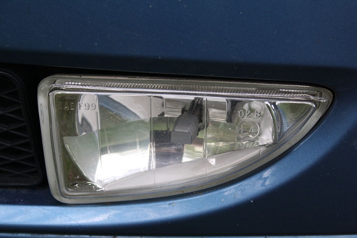 10 Different Types of Lights on a Car (with Pictures)
