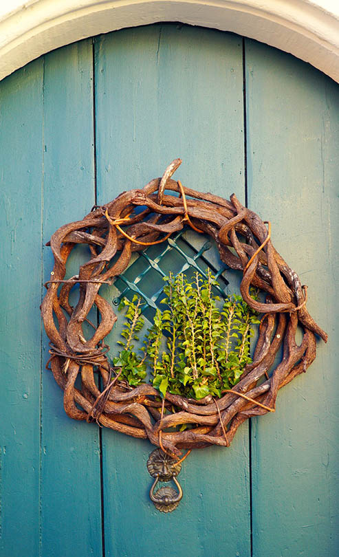 How to Hang a Wreath on a Door in 9 Steps (with Pictures)