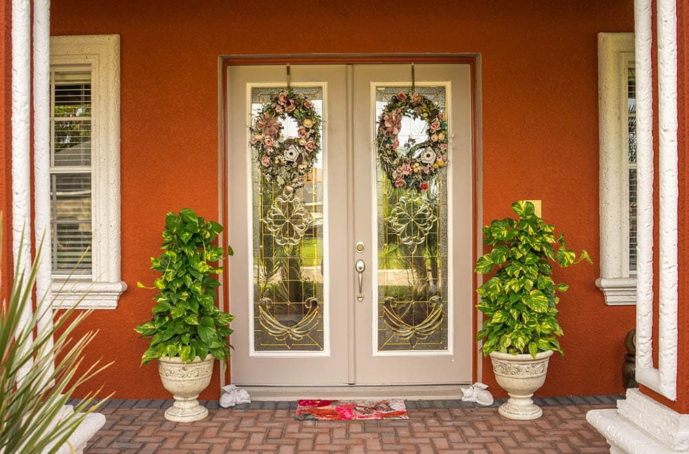 How to Hang a Wreath on a Door in 9 Steps (with Pictures)