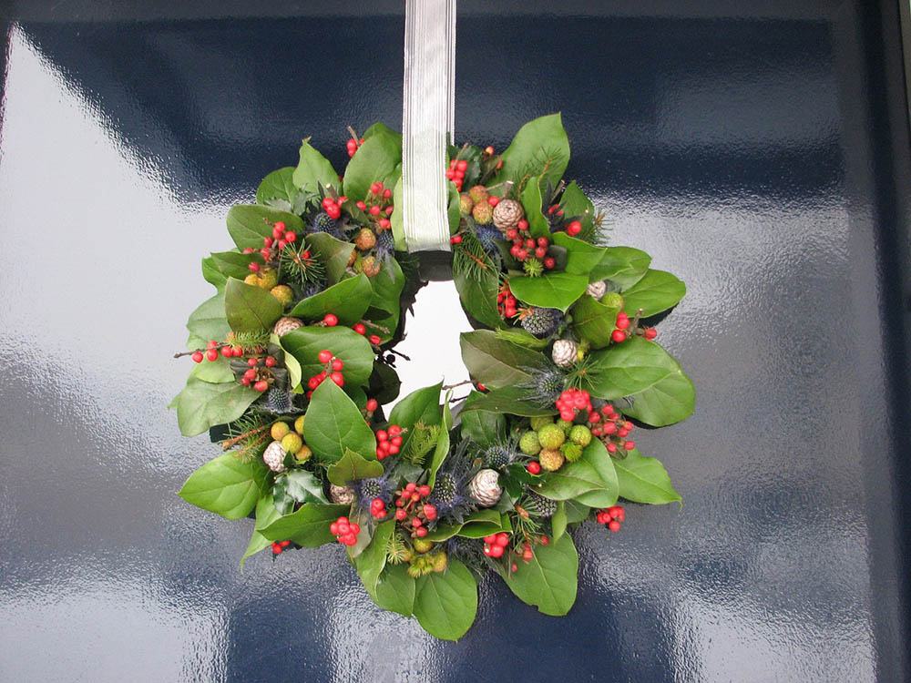 How to Hang a Wreath on a Door in 9 Steps (with Pictures)