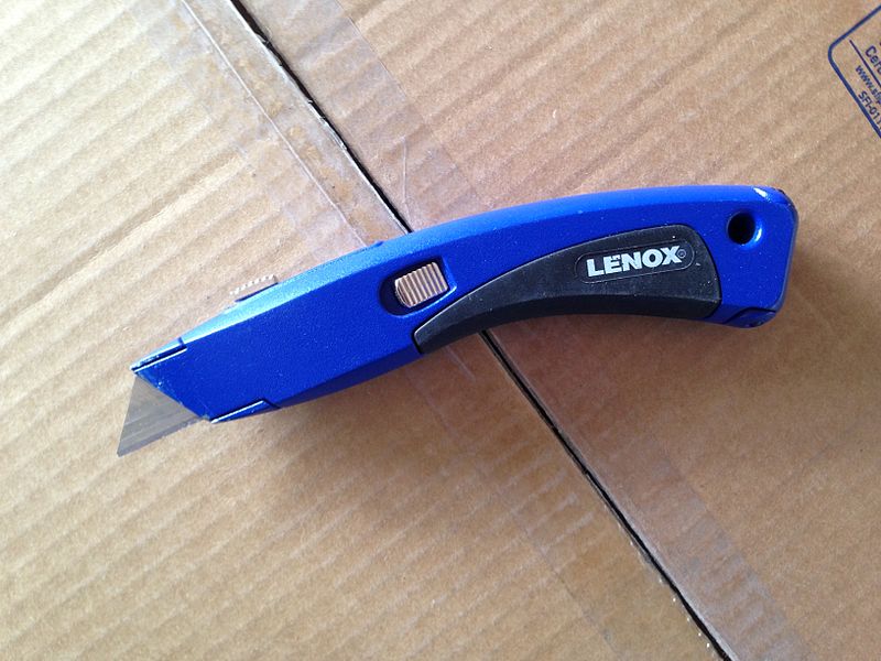 15 Essential Electrician Tools (With Pictures)