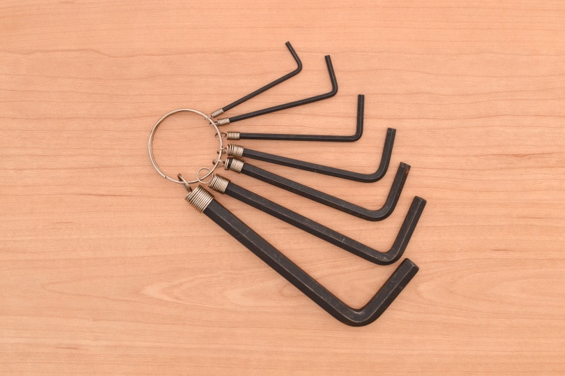 15 Essential Electrician Tools (With Pictures)