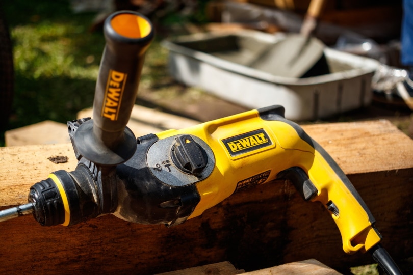 15 Essential Electrician Tools (With Pictures)