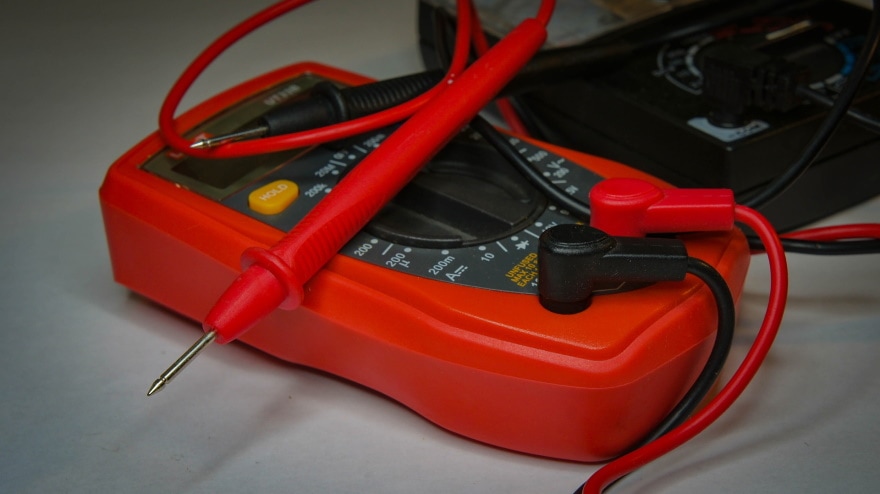 15 Essential Electrician Tools (With Pictures)