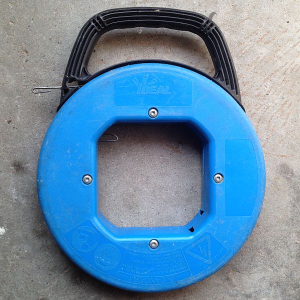 15 Essential Electrician Tools (With Pictures)
