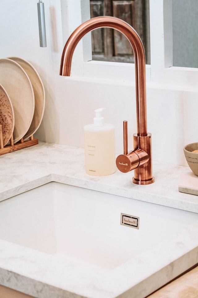 8 Kitchen Faucet Trends For 2022 &#8211; Design Ideas For a Modern Home