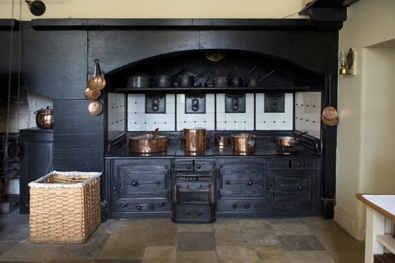 6 Kitchen Cabinet Color Trends in 2022 – Ideas for a Modern Home