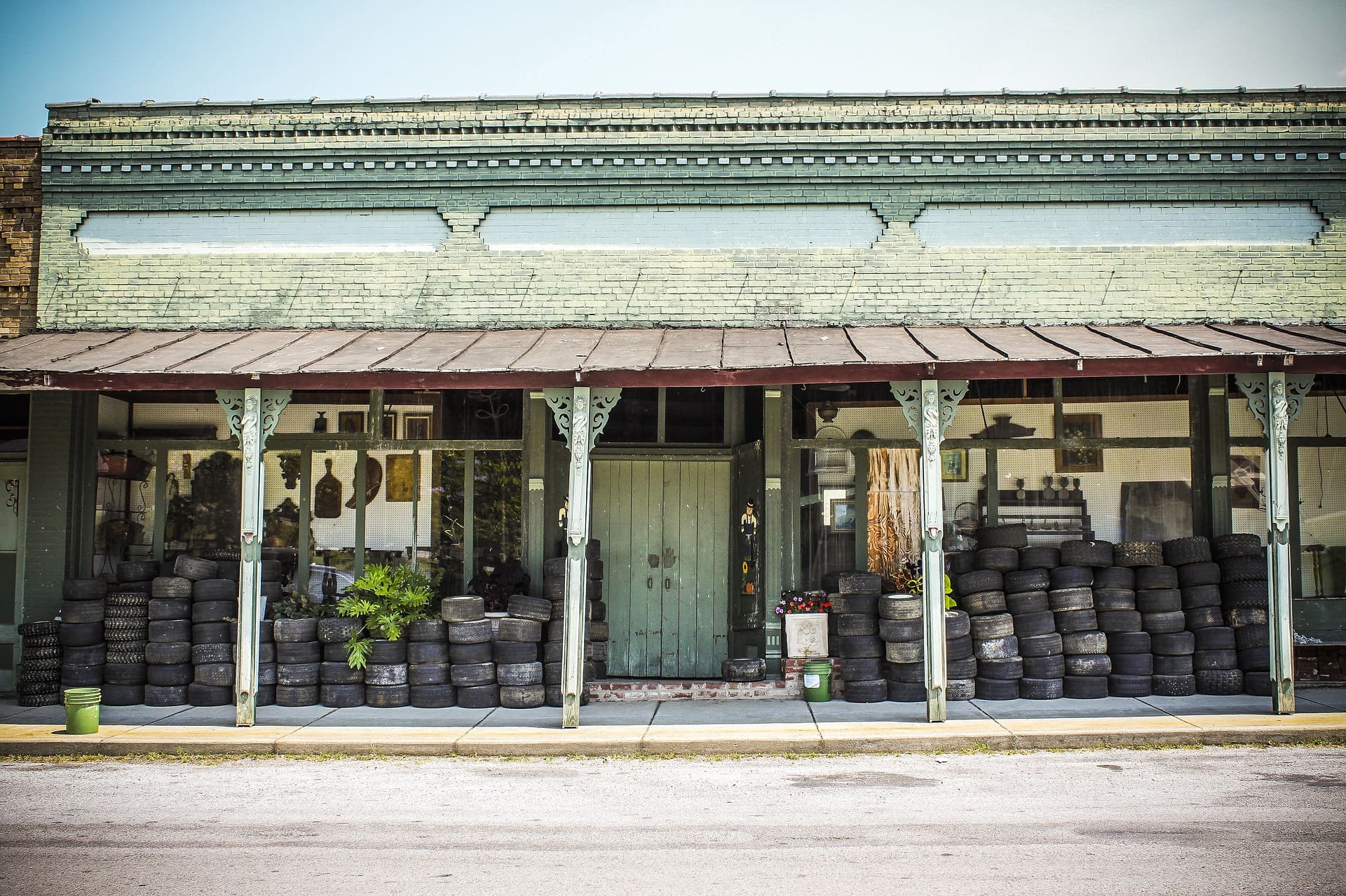 What Oil Does My Car Take? 4 Oil Types and When to Use Them