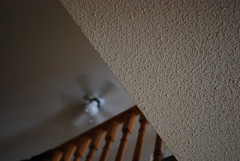 How to Paint a Popcorn Ceiling in 4 Easy Steps