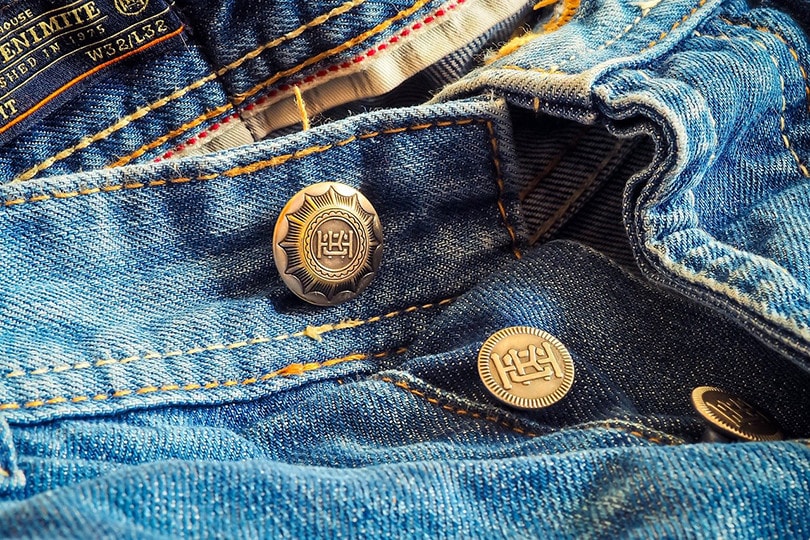 How To Get Spray Paint Out of Your Clothes In 5 Easy Steps (with Pictures)
