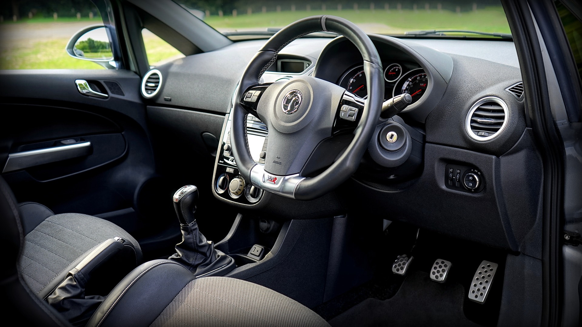 My Car Shakes When Braking: 6 Common Problems & Solutions