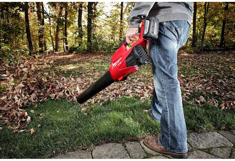 Milwaukee M18 Leaf Blower Review 2022 – Pros, Cons & Final Verdict