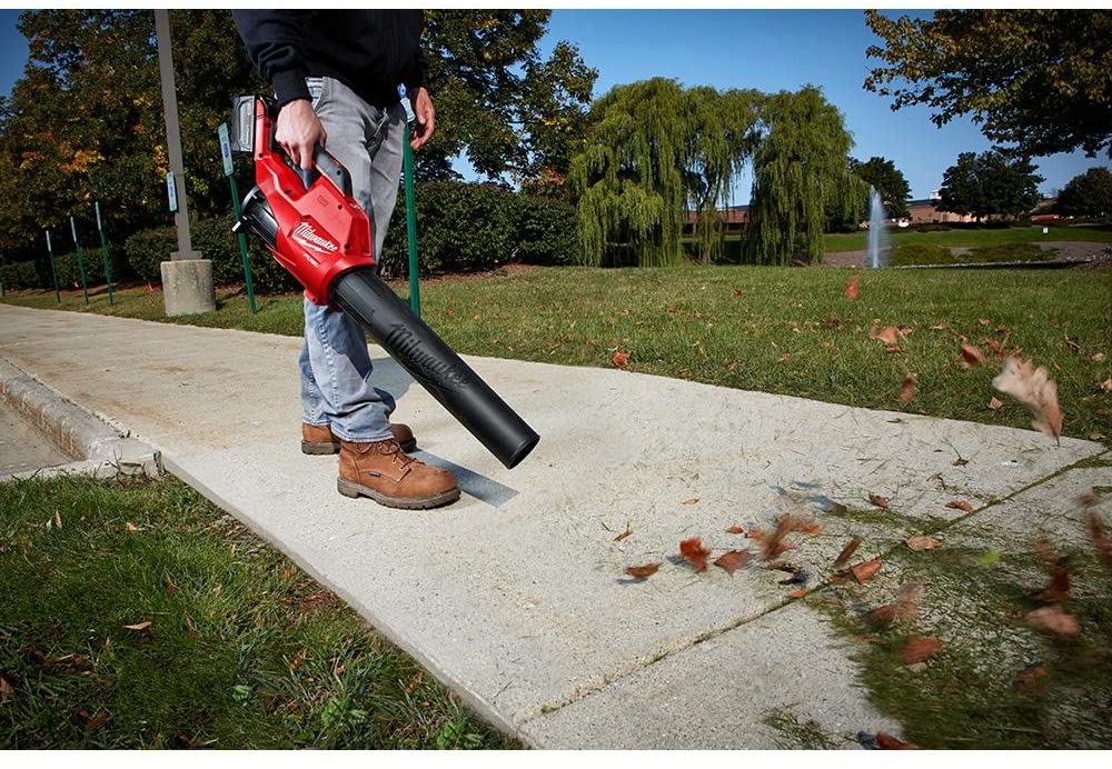 Milwaukee M18 Leaf Blower Review 2022 – Pros, Cons & Final Verdict