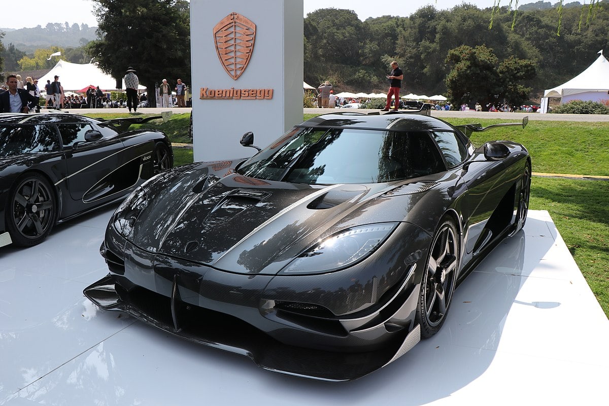 15 Fastest Cars In The World in 2022 (with Pictures)