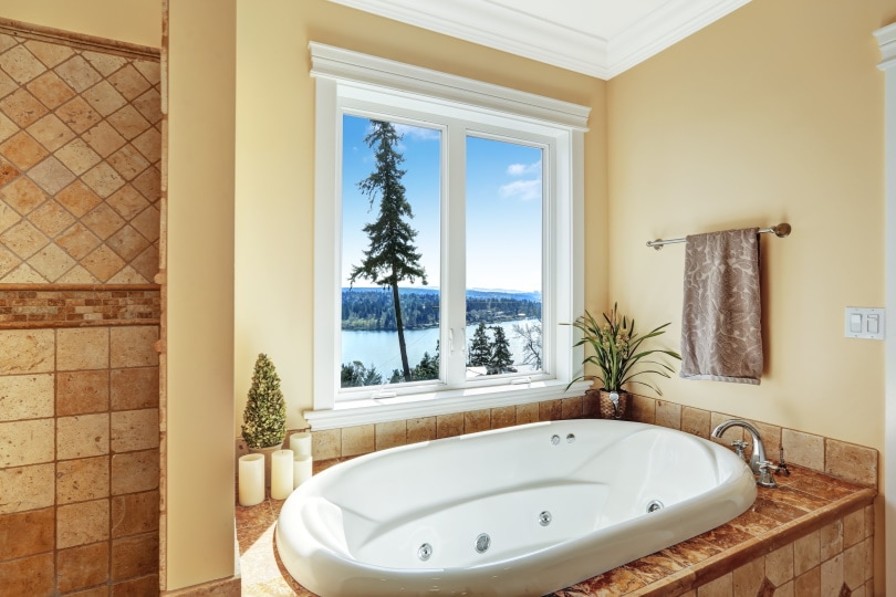What Is the Cost to Replace a Bathtub In 2022?