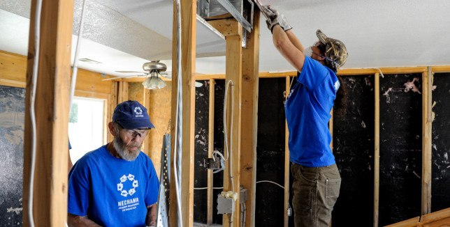 How Much Should you Tip a Handyman?